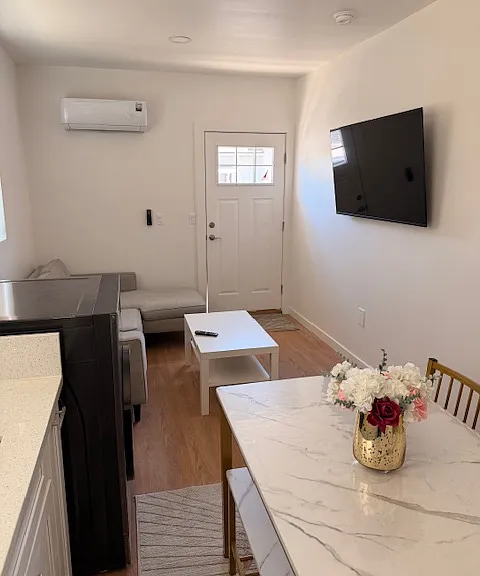 6917 Vanalden Ave — Photo 5