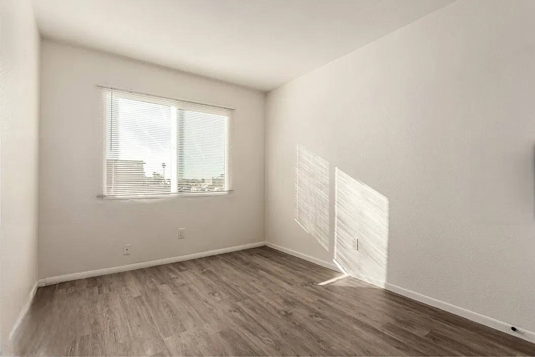 3 bed, 1200 sqft, $2,500 — Photo 2