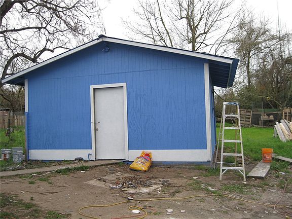 2nd image of 418 E 6th St