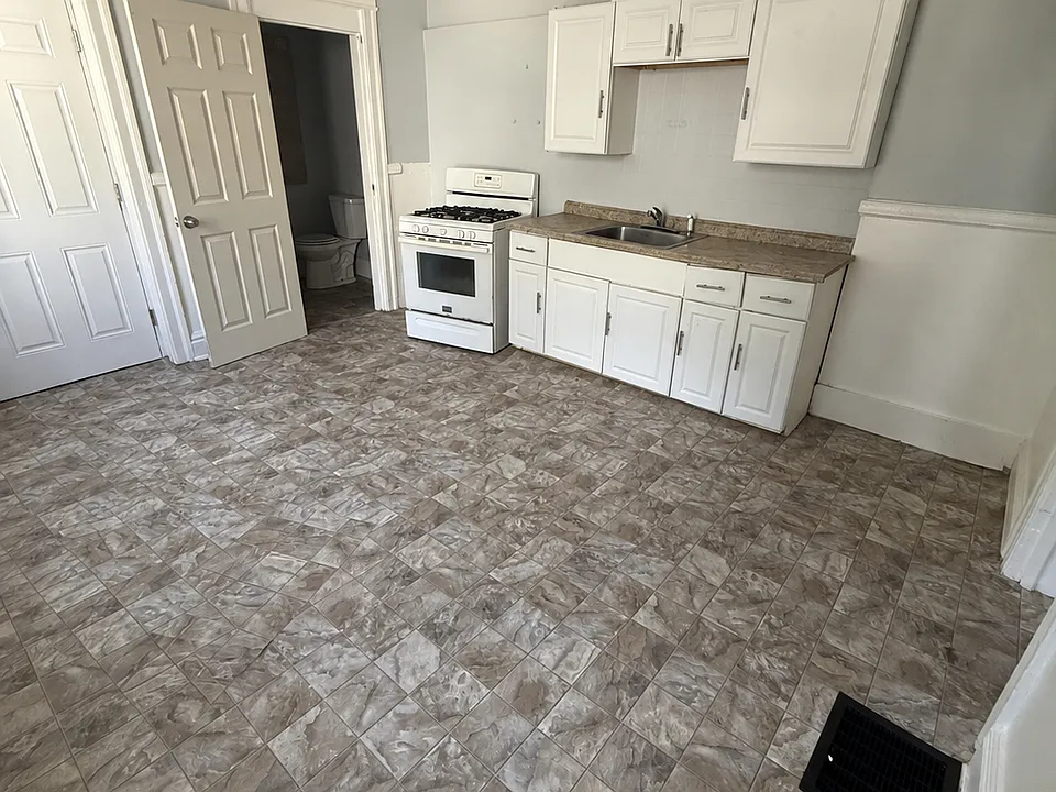 83-85 Parsells Ave #85
