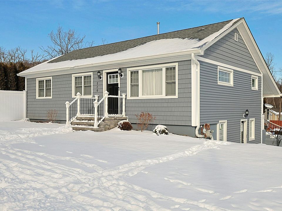 1st image of 220 Oak Street