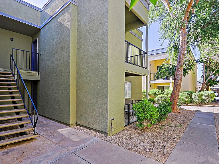 740 W Elm St #116 — Photo 21