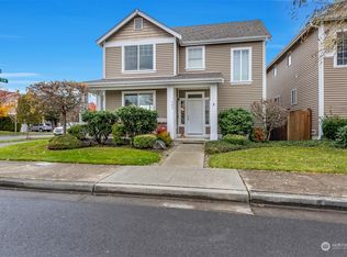 702 La Grande Blvd, Puyallup, WA 98373