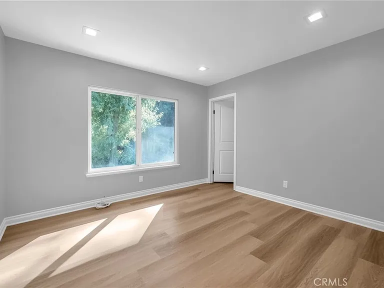 4642 Poe Ave — Photo 33