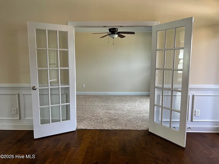 327 Clearwater Ln — Photo 8