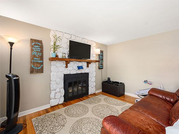 4th image of 2608 W Wellesley Ave