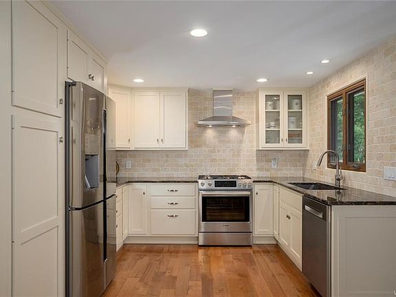 3rd image of 115 Misty Ln