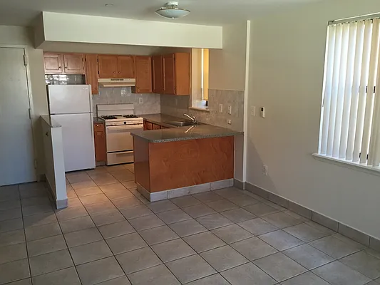 Rented by Metroline Realty | media 22