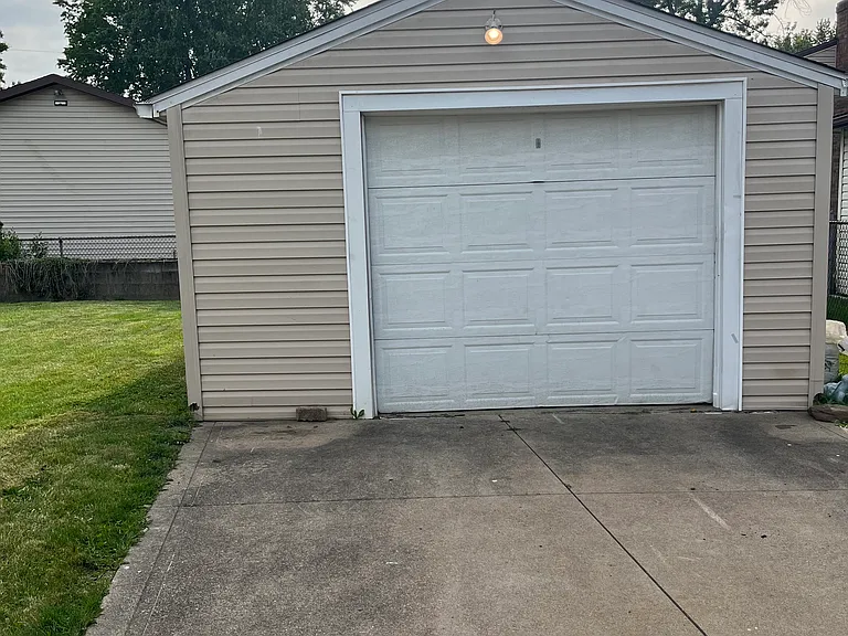 1298 Ada St — Photo 16