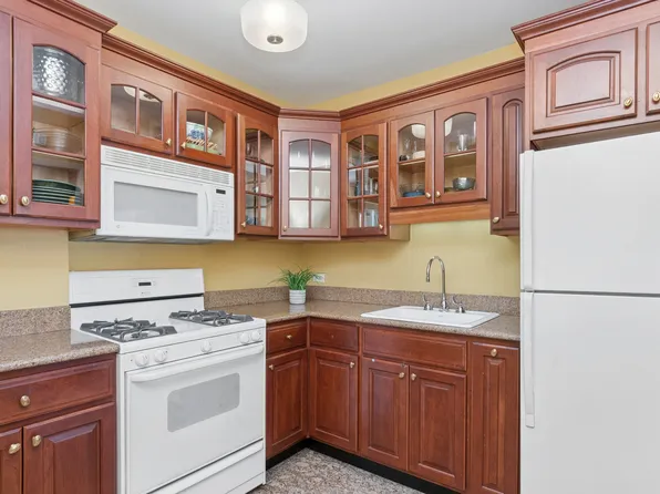 340 East 64th Street image 5 of 17