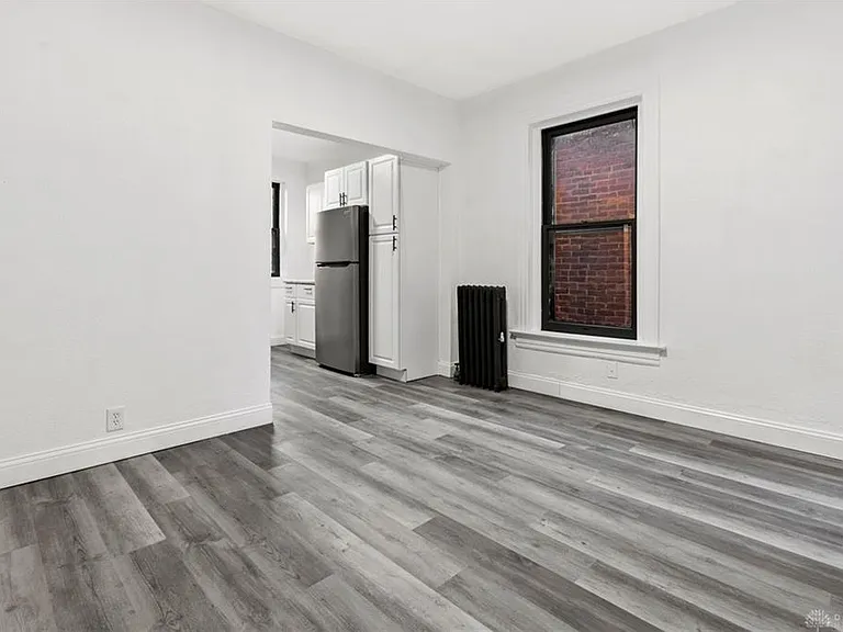 408 E 6th St #5 — Photo 1