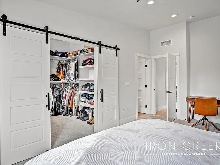 2928 W Davis St — Photo 10