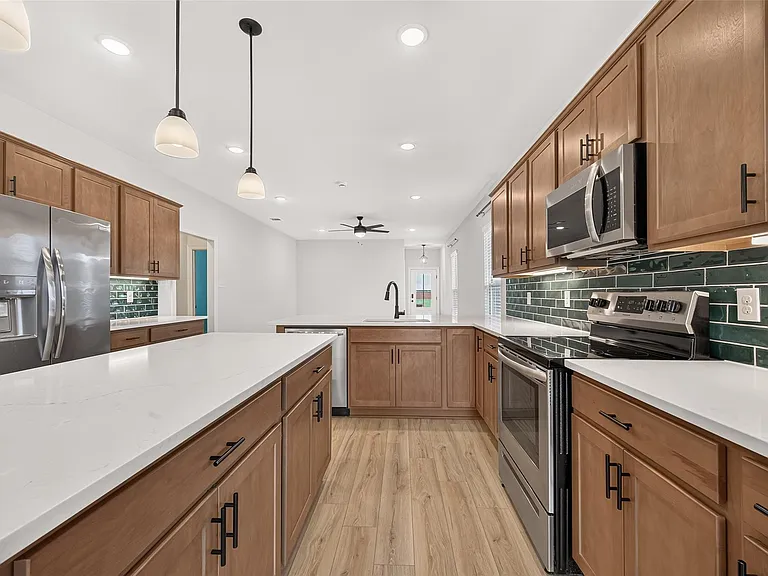 10726 Sky Creek Ln — Photo 20