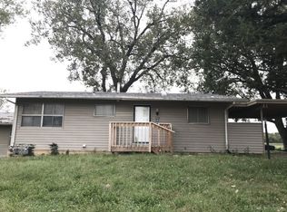 7135 SW Glencrest Dr, Topeka, KS 66619