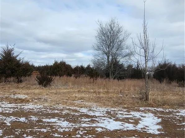 57 Maple Dr, Linn Valley, KS 66040