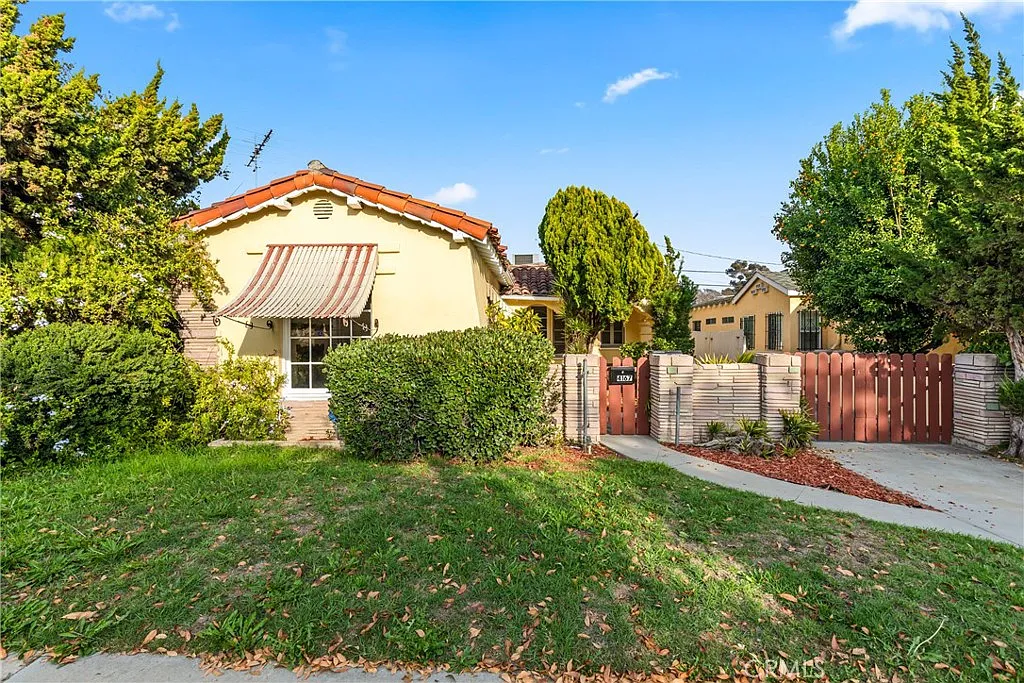 3 bed, 1.5 bath, 1418 sqft, $5,100 — Photo 1
