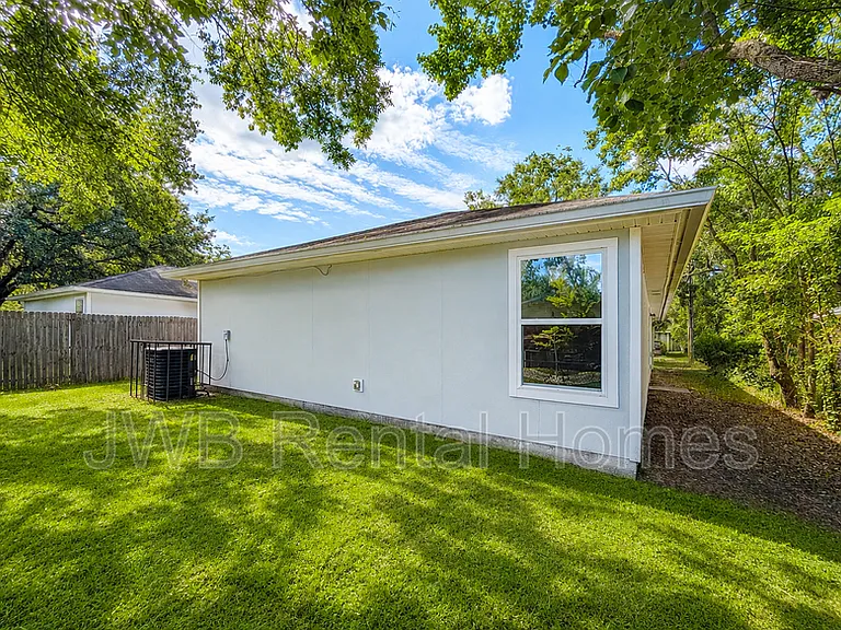 2923 W 3rd St — Photo 12