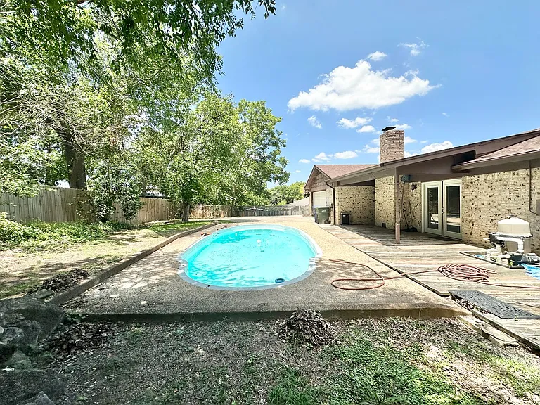 912 Laurie Ln — Photo 35