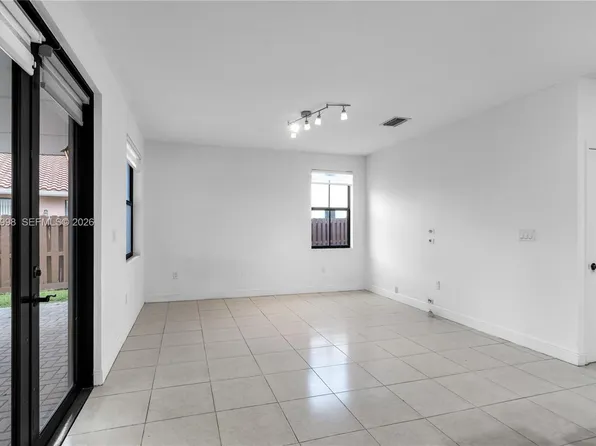 9925 NW 10th St, Miami, FL
