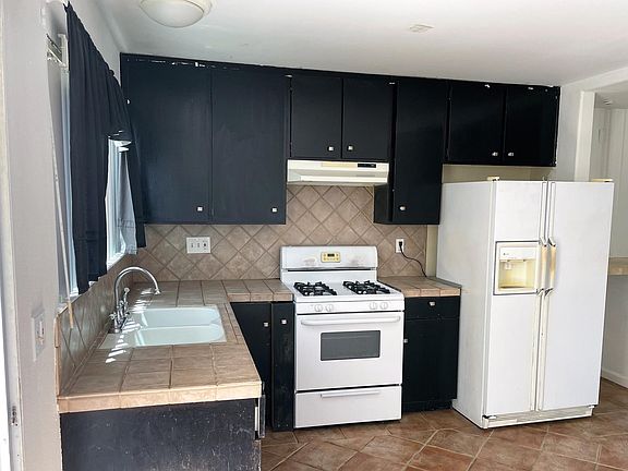4th image of 1311 Casa San Carlos Ln APT C