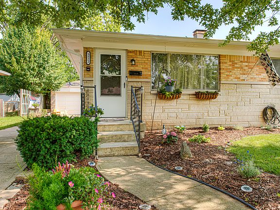 3rd image of 5522 Meadowood Dr