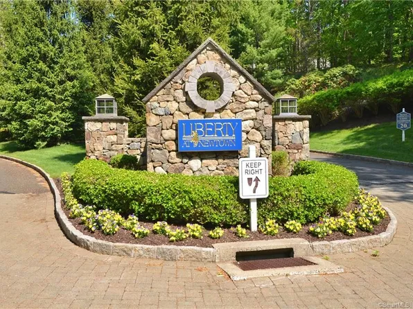79 Suzie Drive #79, Newtown, CT 06470