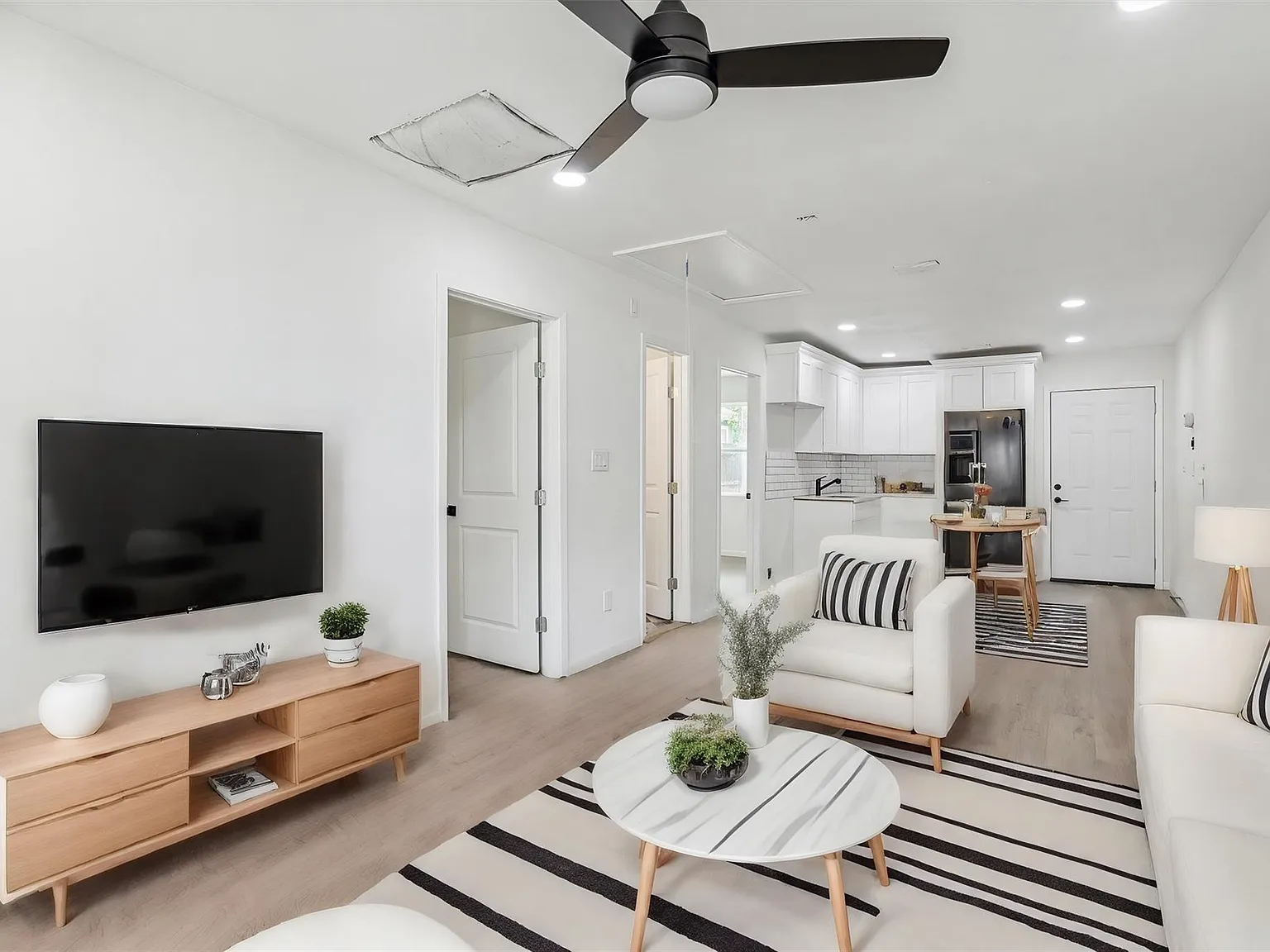 2 bed, 1.0 bath, $1,450 — Photo 2