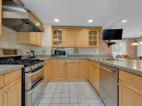 6 Charles St Unit 6, Auburndale, MA 02466