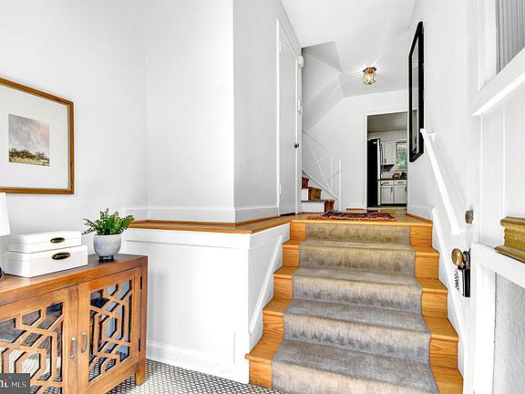 3rd image of 6971 32nd St NW
