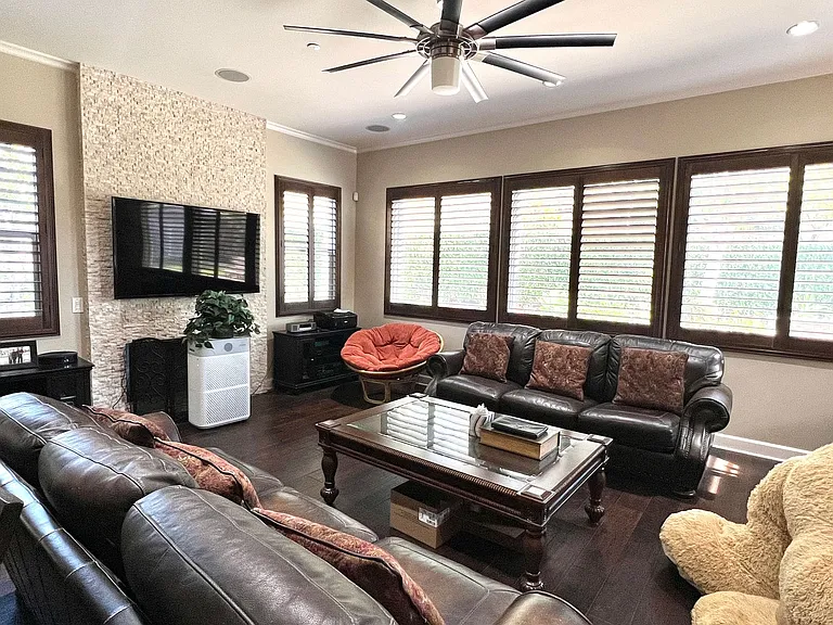 540 N Bardsdale Pl — Photo 3