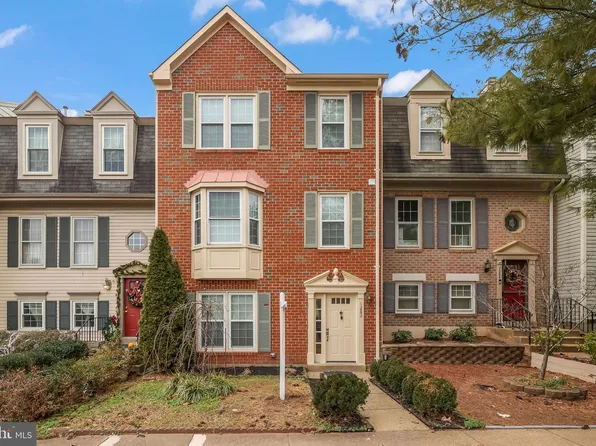 7282 Saint Johns Ct, Manassas, VA 20109