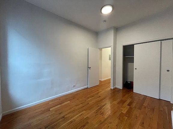 4th image of 305 E 6th St APT 6