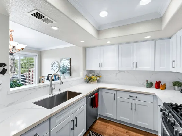 1037 S Daybreak Ct, Anaheim, CA 92808