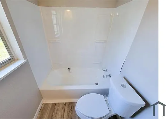 4 bed, $1,900 — Photo 3