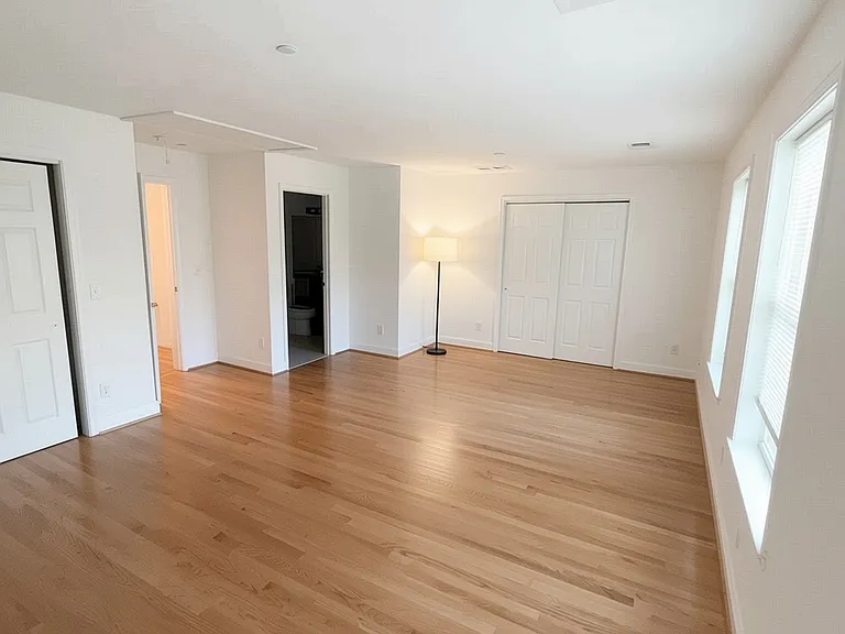 220 Gross Ave — Photo 28