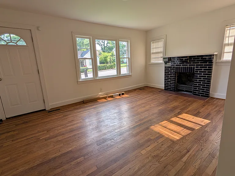 2500 Alameda St — Photo 3