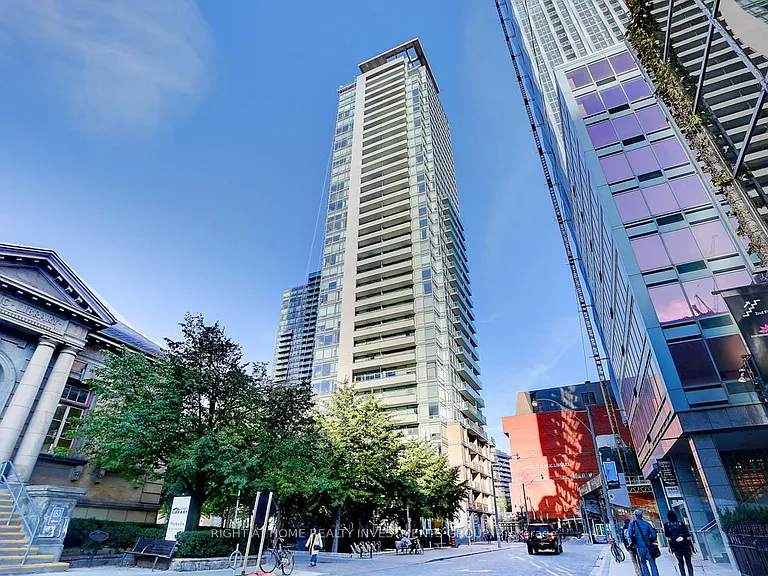 18 Yorkville Ave #704 — Photo 31