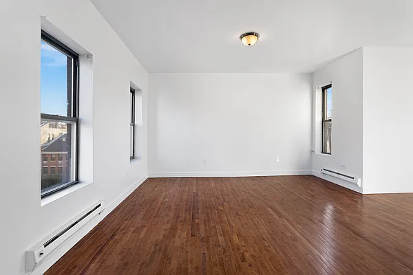 Rented by Safdie Realty Group | media 22