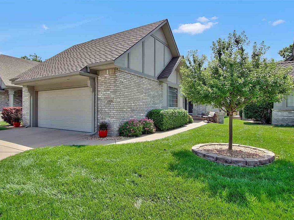 Stunning all brick patio home on the golf course