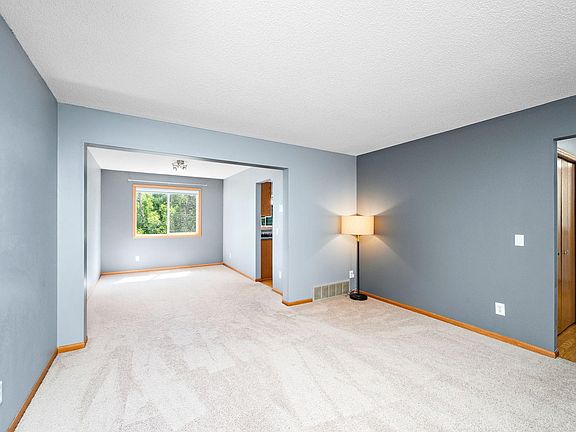 4th image of 550 Hawthorne Woods Dr