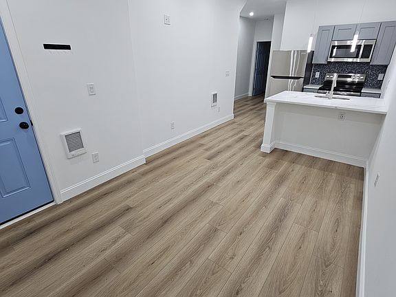 4th image of 1013 W Sedgley Ave #A