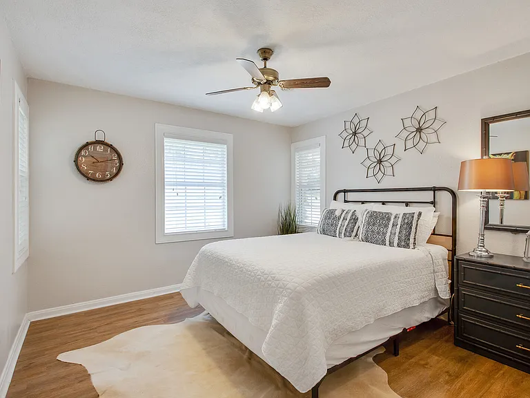 4724 Lakeview Dr — Photo 6