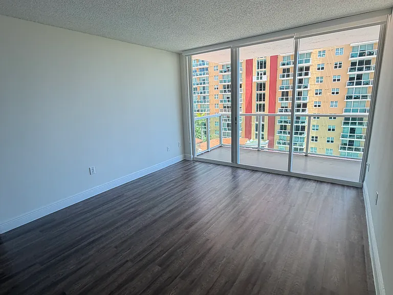 1018 Sunny Isles Blvd — Photo 6