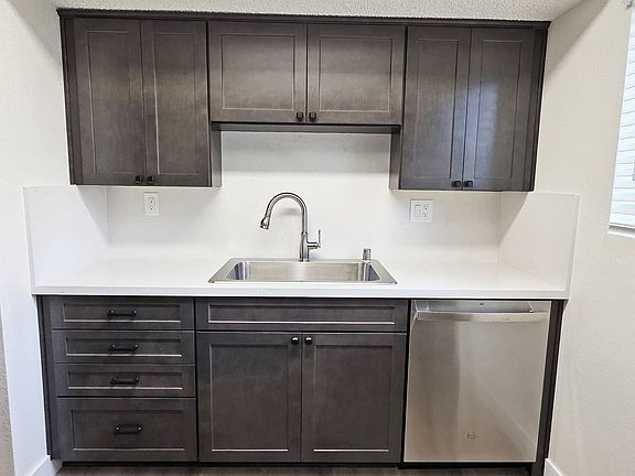 4th image of 2572 Knollwood Ct APT 208