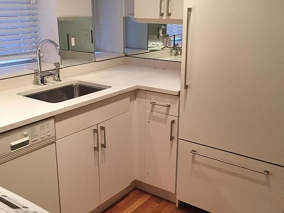 5th image of 40 W 55th St APT 3B