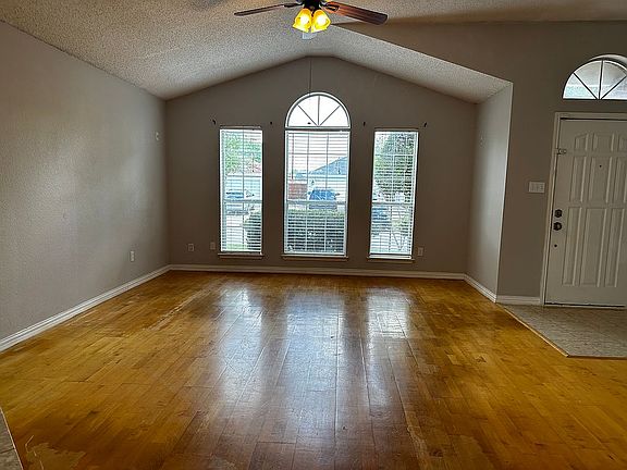 4th image of 502 Cross Cut Dr