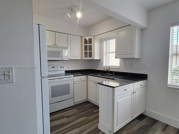 2nd image of 2200 Taylor St APT 301