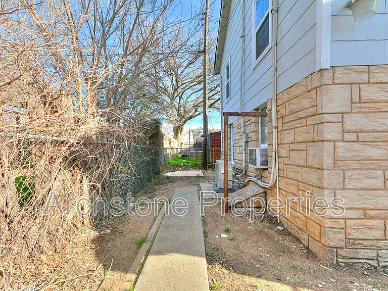 1233 N Grand Blvd — Photo 34