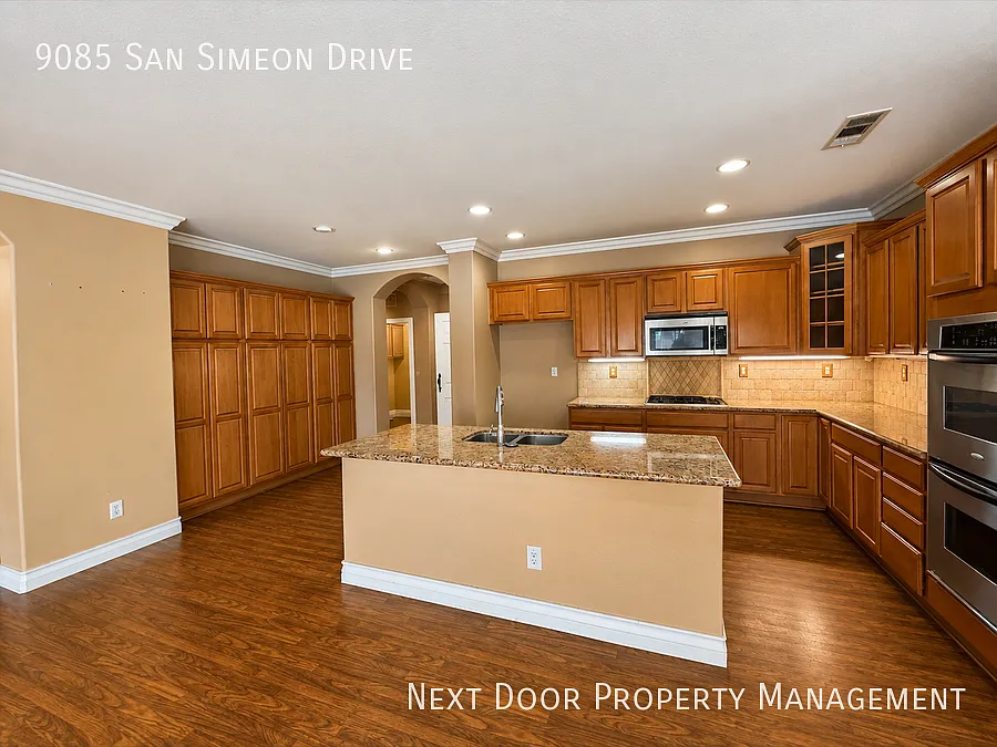 Spacious 3-Bed, 3-Bath + Bonus room as office/den. Great room - Open Kitchen with island. Gem in ... — Photo 3