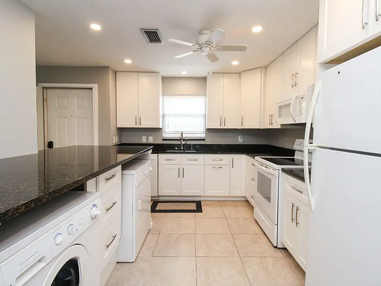 600 Valley Stream Dr #F9 — Photo 16